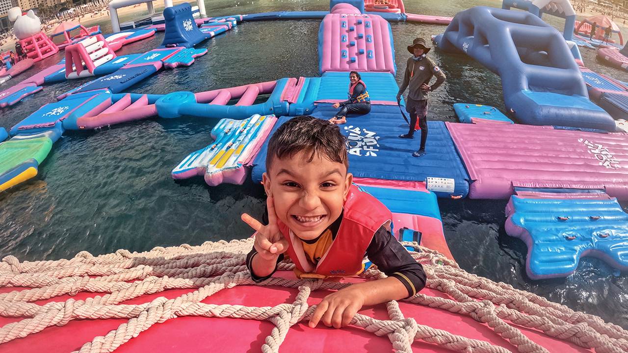 کودکان در پارک آبی آکوافان دبی