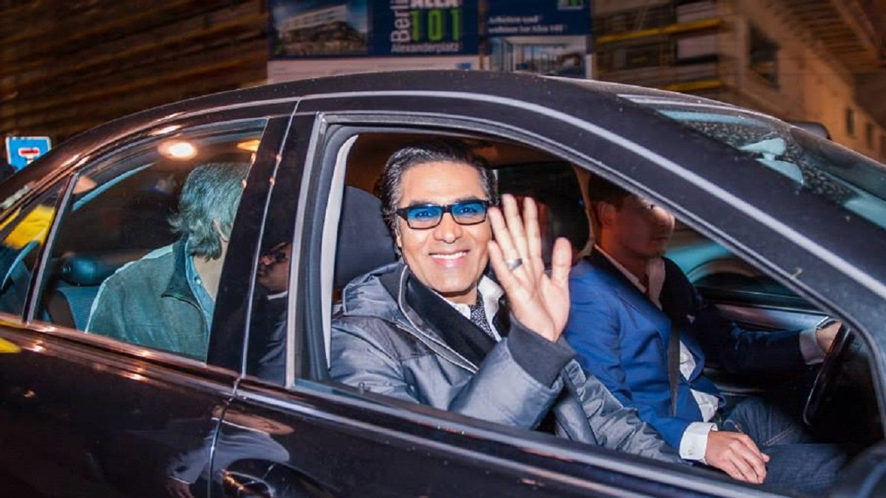 عکس امید سلطانی در ماشین